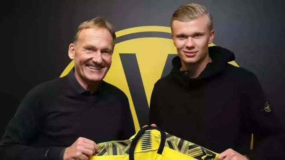 球迷多次使用焰火 拜仁被罚关闭部分看台