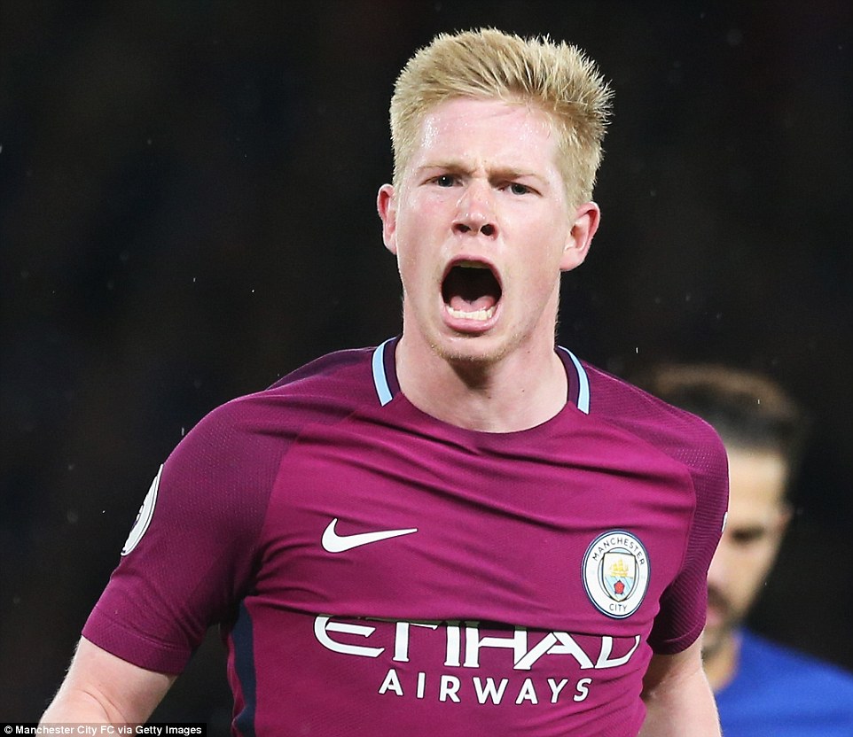 彻底爆发！勇士全队集体抗议裁判，库里遭对手恶意拉扯触犯规则令人气愤