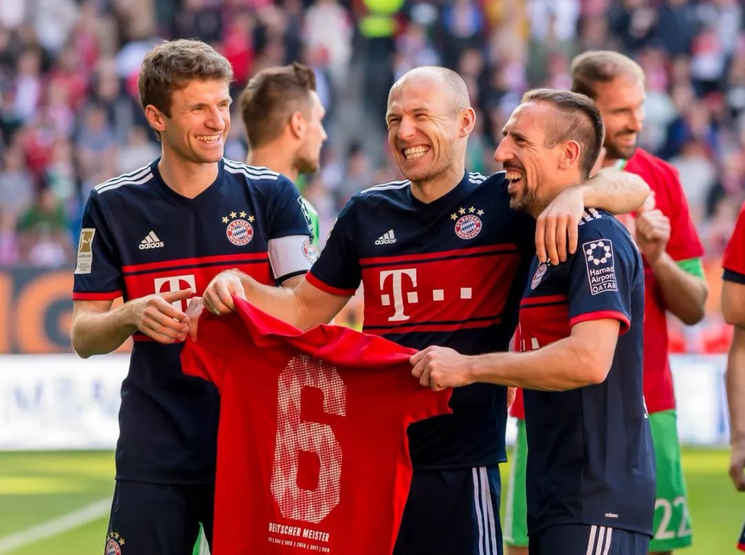 态度成谜！字母哥力挺留队又赞库里，美杨毅：别让他和库里联手